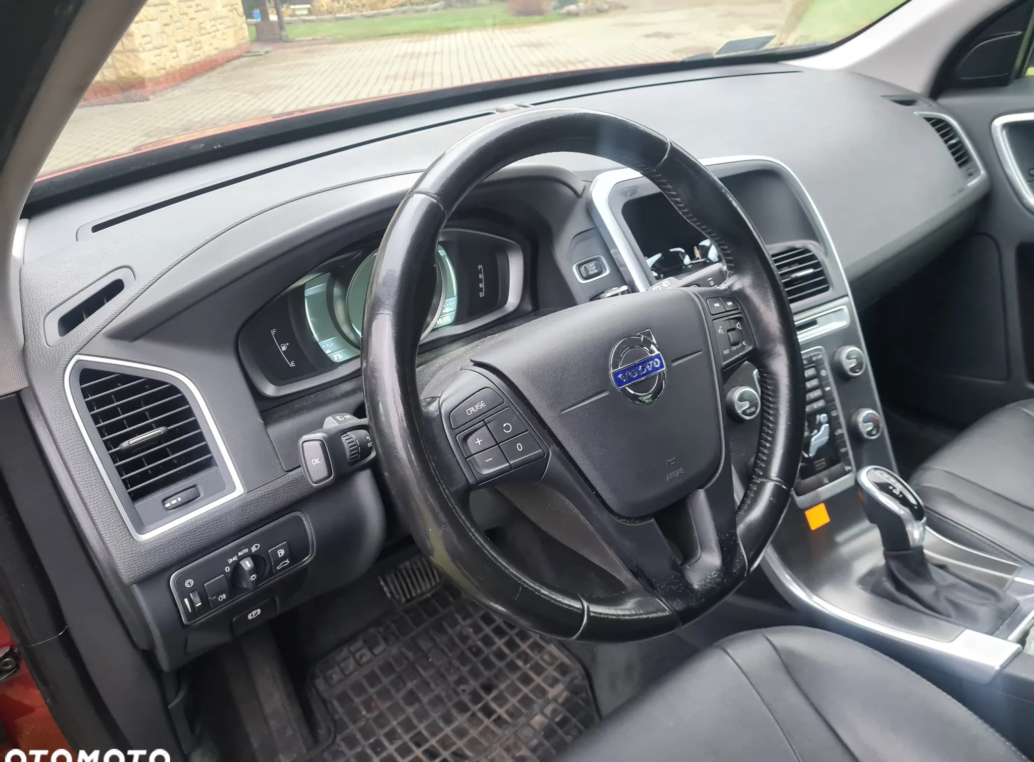 Volvo XC 60 cena 84000 przebieg: 128500, rok produkcji 2015 z Jasień małe 172